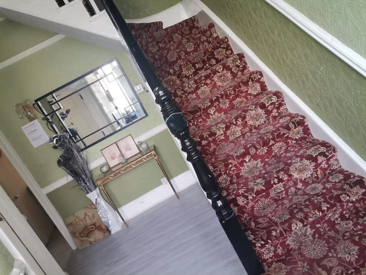Single Bedroom Available - Train Station London Seven Kings Ilford Penzion