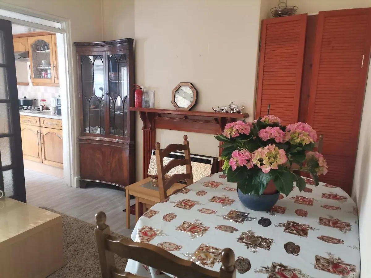 Single Bedroom Available - Train Station London Seven Kings Ilford 0*,  Großbritannien